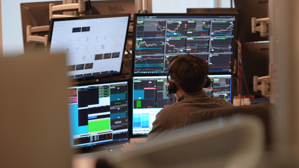 Are trading chat rooms a waste of time? | SMB Training Are trading chat rooms a waste of time? | SMB Training